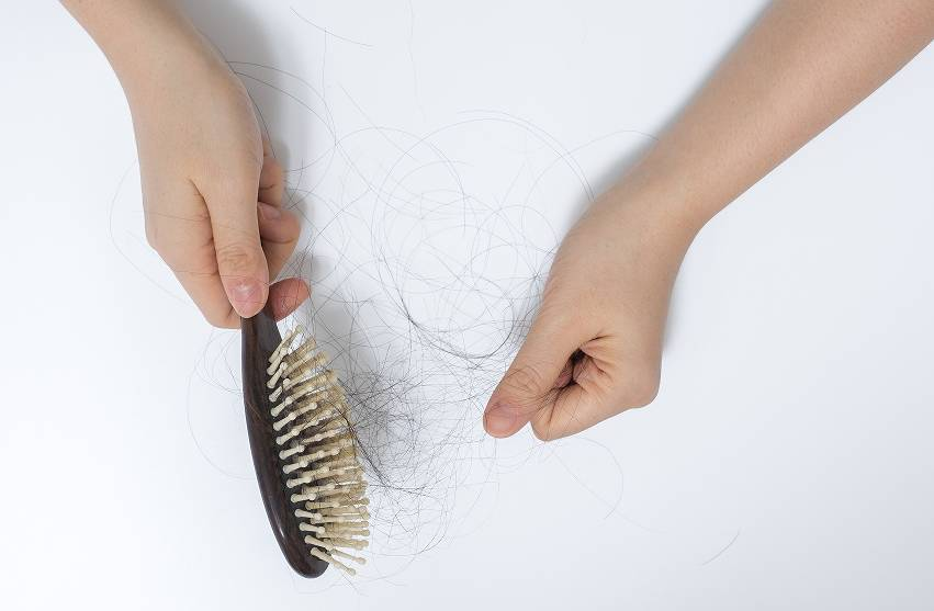 Queda de cabelo: causas mais comuns