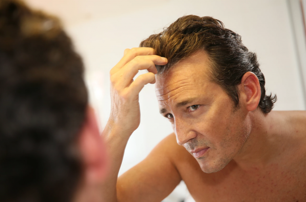 Como deixar o cabelo masculino crescer?