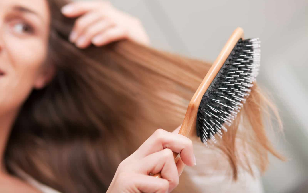 Por que o cabelo cai? Entenda o ciclo de vida dos fios